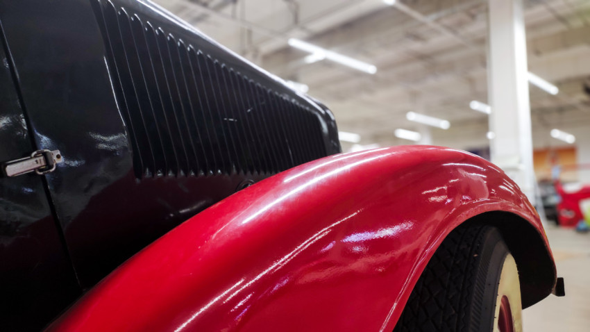 Adler Trumpf Junior 1932 года, крупный план крыла и капота