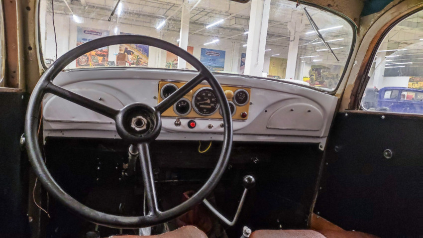 Панель приборов и руль автомобиля Mercedes-Benz 170V