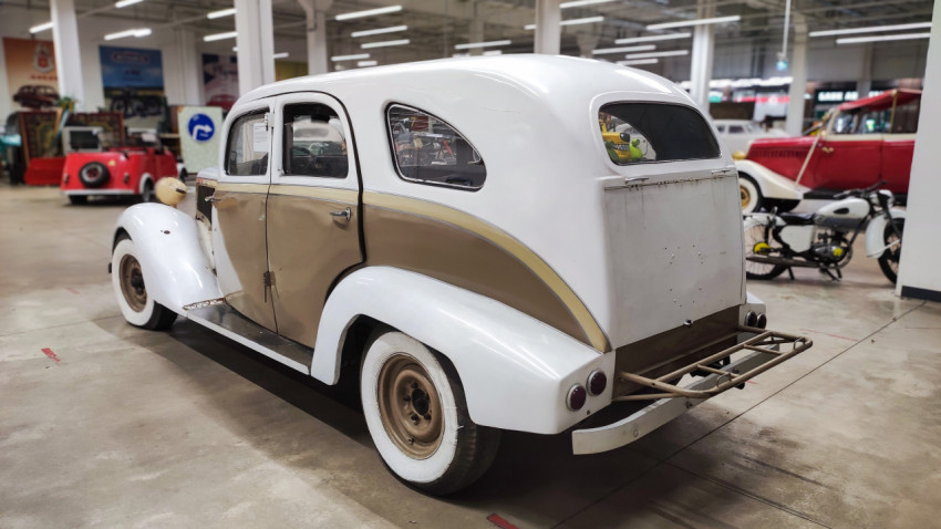Mercedes-Benz 170V, вид сзади и сбоку