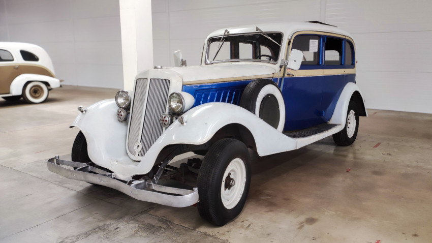Horch 830 BK 1935 года с запасным колесом на борту