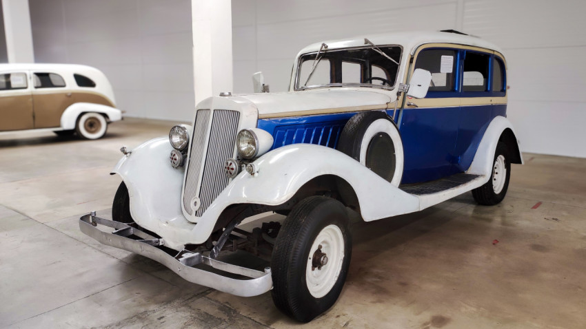 Немецкий ретроавтомобиль Horch 830 BK в экспозиции