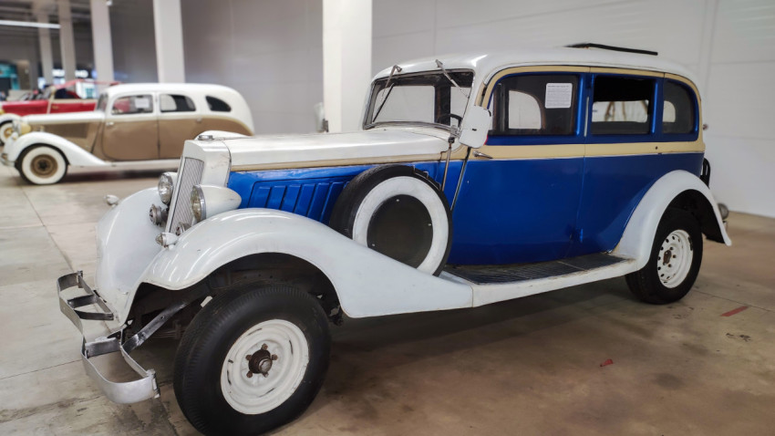 Ретроавтомобиль Horch 830 BK в музейном зале