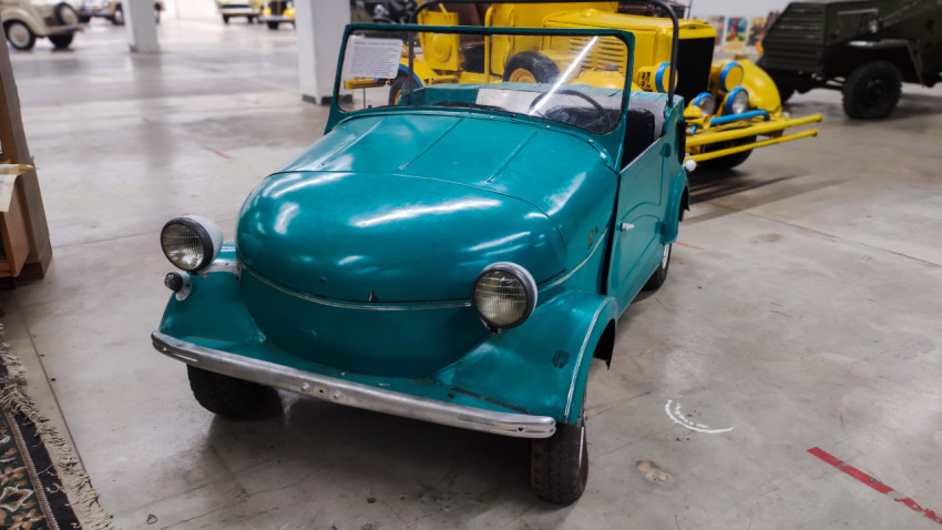Автомобиль-мотоколяска СЗА 1955 года, общий вид спереди