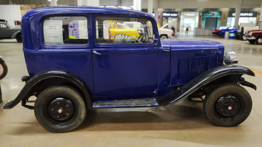 Opel 1932 года с боковым ракурсом