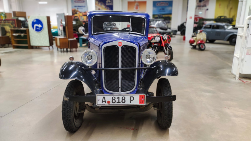 Автомобиль Opel 1932 года с фронтальным ракурсом