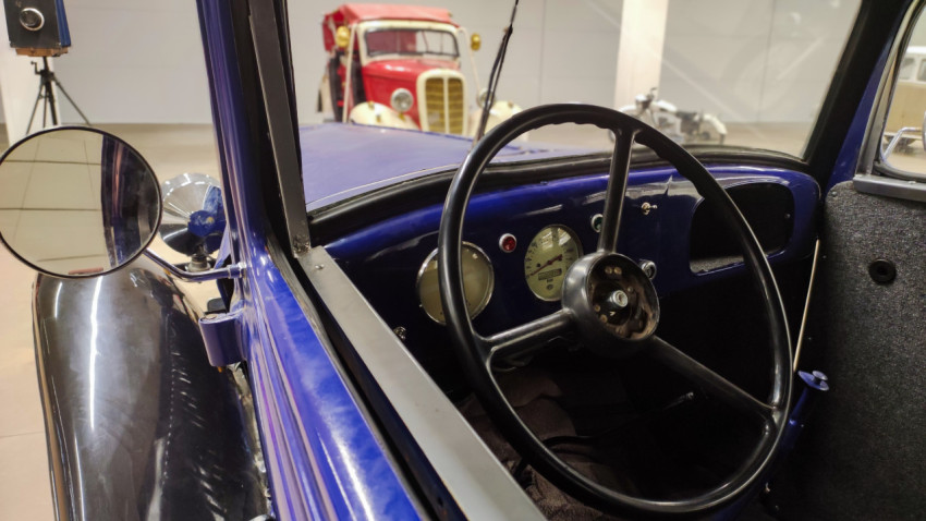 Салон Opel 1932 года с видом на рулевое колесо