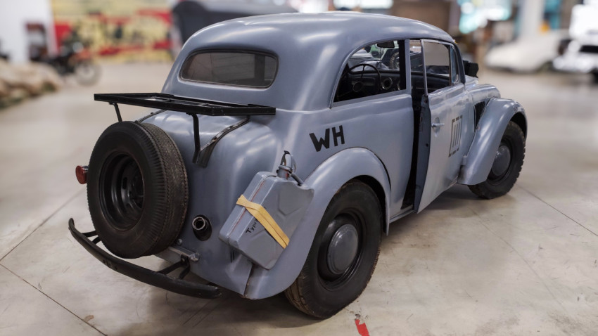Opel Kadett 1937 года с задним креплением канистры и запасного колеса