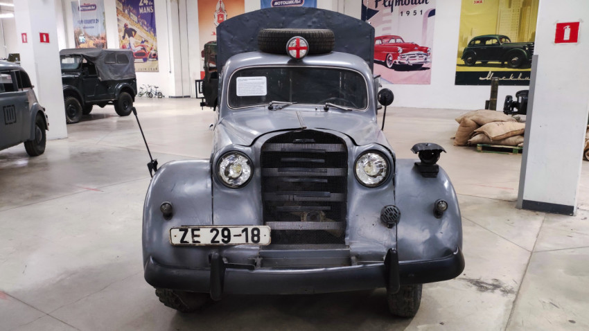 Opel Admiral санитарный автомобиль 1939 года, фронтальный вид