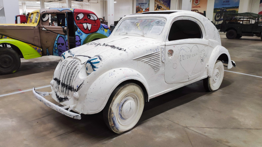 Автомобиль Steyr 1932 года, общий вид сбоку