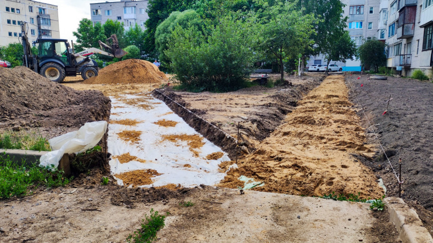 Земляные работы с укладкой основания под дорожку во дворе