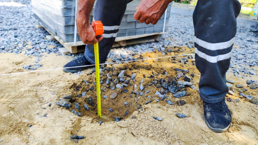 Измерение глубины основания с использованием рулетки