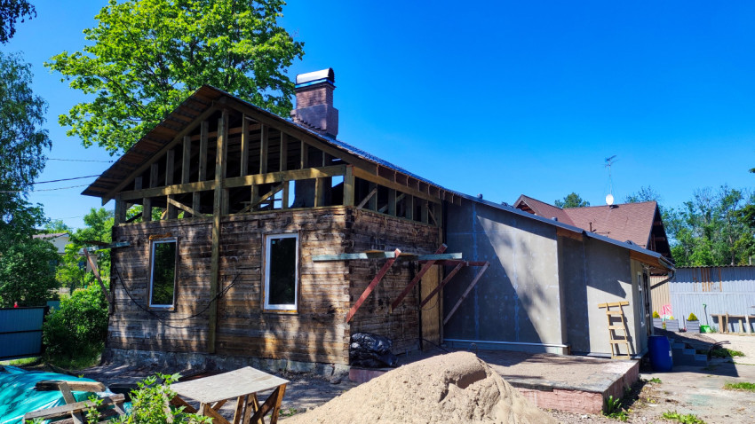 Жилой дом в процессе реконструкции фасада