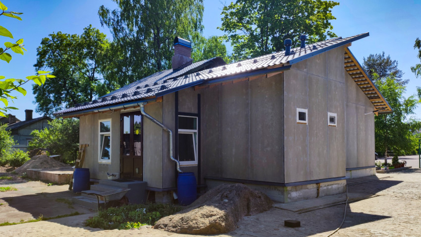 Современный дом с новой крышей и отделкой фасада