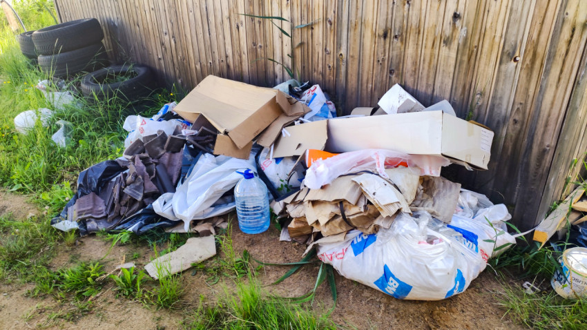 Строительный мусор после монтажа кровли