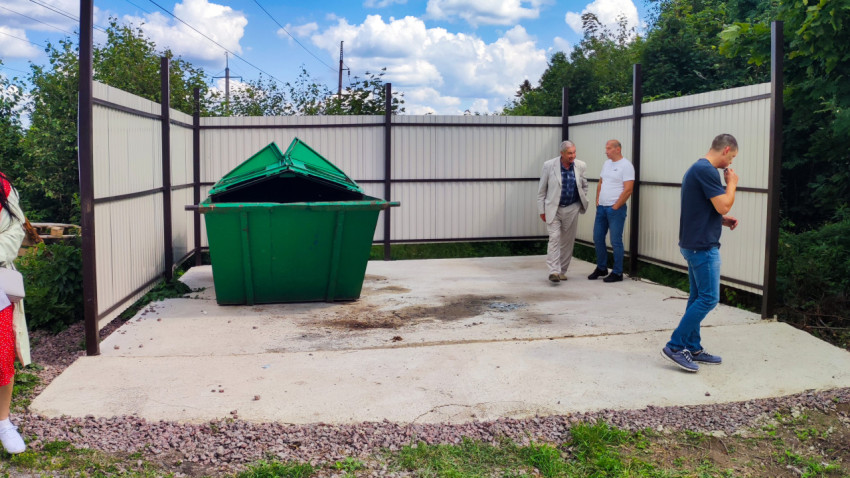 Новая контейнерная площадка для сбора отходов