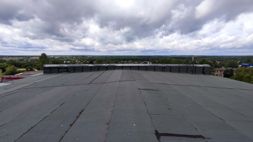 Панорамный вид на городскую застройку и зелёные массивы