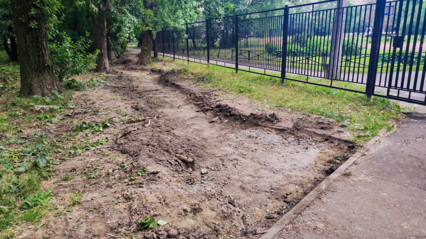 Земляные работы при устройстве пешеходной дорожки