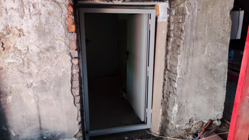 Вход в подвальное помещение жилого дома