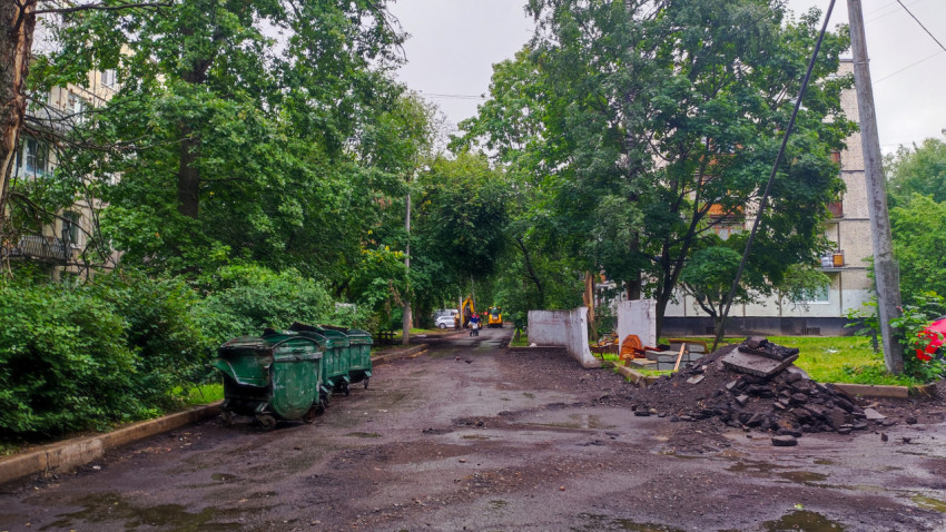 Демонтаж старого асфальта и подготовка территории к ремонту