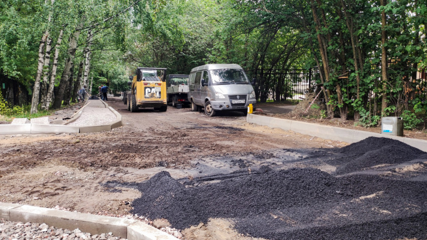 Асфальтирование дворовой территории с использованием спецтехники