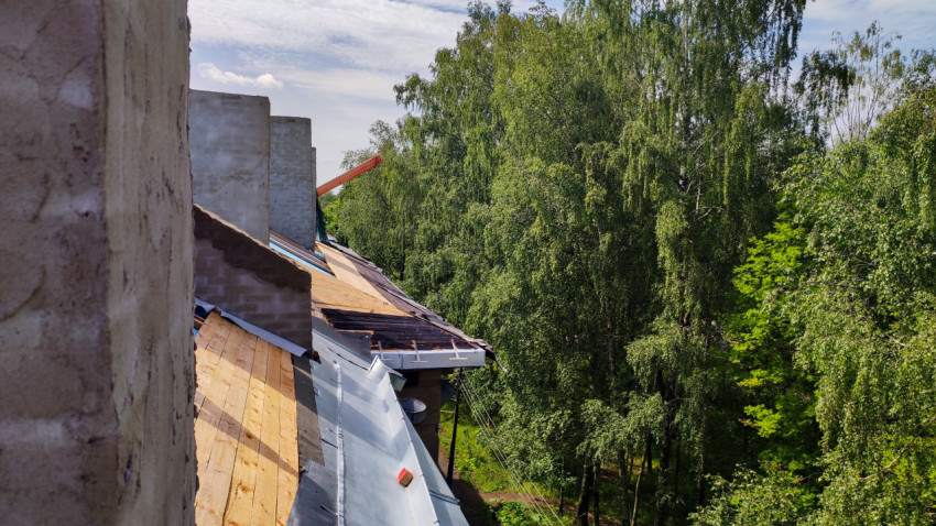 Реконструкция скатной крыши с монтажом водоотводных элементов