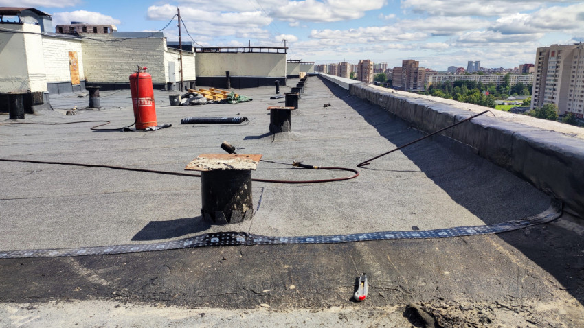 Ремонт крыши с применением рулонной гидроизоляции