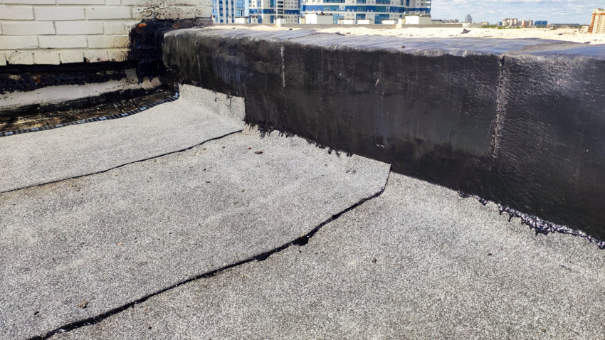 Примыкание рулонного покрытия к парапету крыши