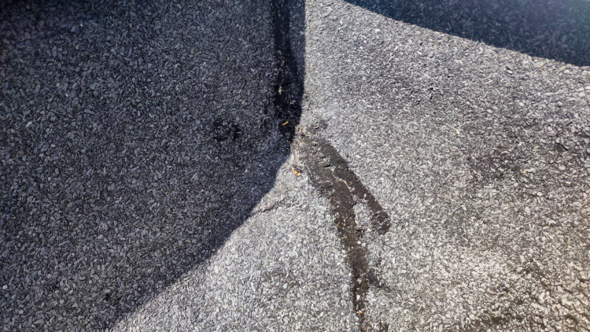 Узел стыка рулонного покрытия кровли