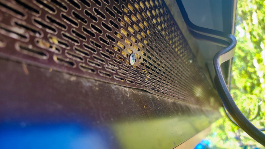 Перфорированная вентиляционная панель под кровлей