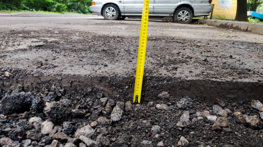 Измерение толщины асфальта в жилом дворе