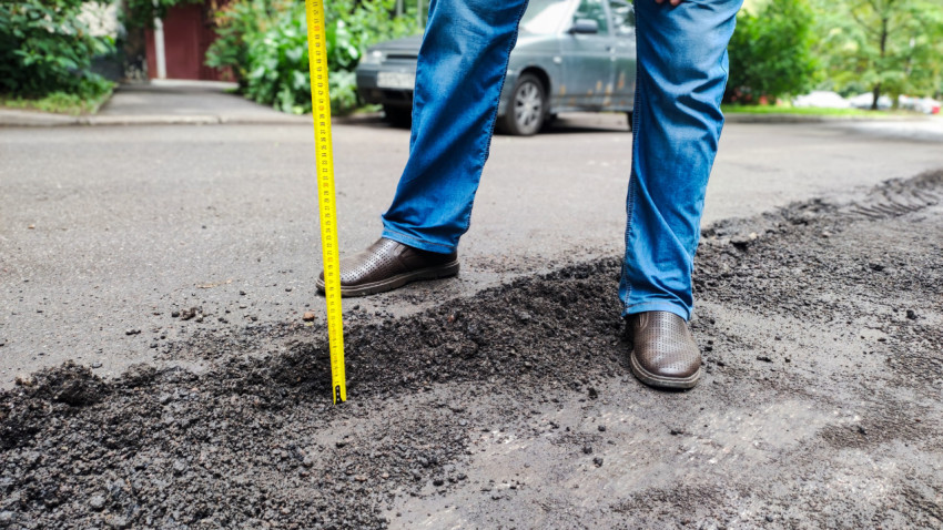 Замер высоты слоя асфальта на проезжей части