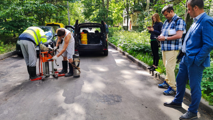 Отбор проб асфальта буровой установкой при дорожной экспертизе