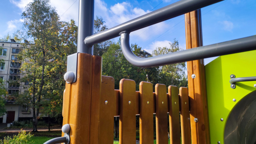 Верхняя часть каркаса и ограждения детской площадки