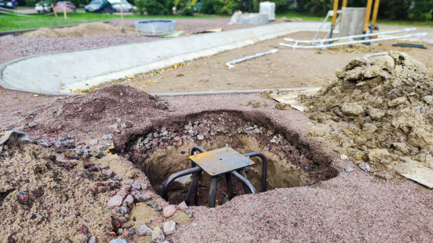 Фундамент под металлическую опору уличного оборудования