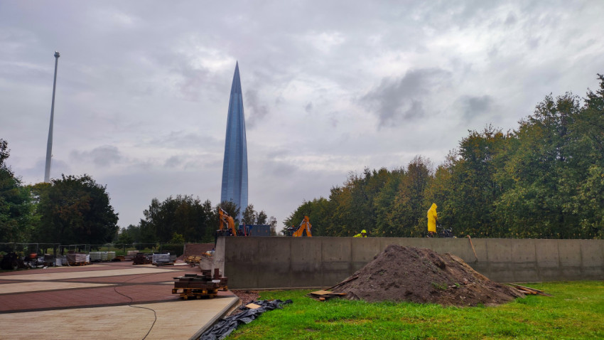 Строительные работы рядом с башней «Лахта Центр»