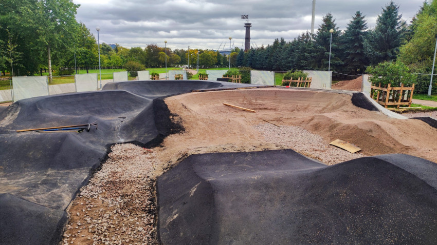 Строительство виража памп-трека с укладкой песчаного основания