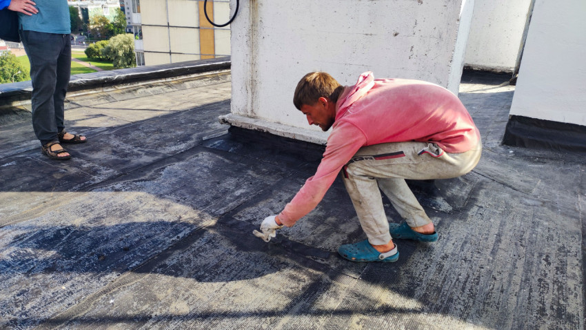 Проверка состояния кровли и герметизации швов