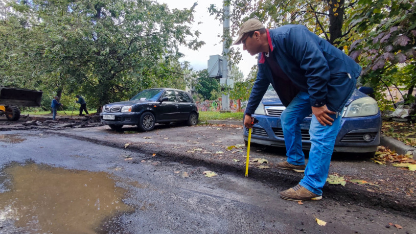 Измерение толщины асфальта при ремонте дворовой территории