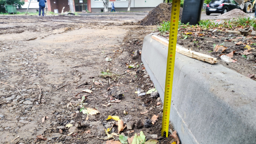 Измерение высоты бордюра относительно дорожного полотна