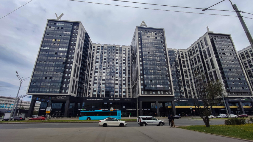 Современный жилой комплекс с апартаментами и торговыми объектами