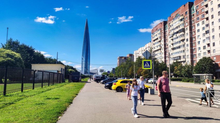 Жилой квартал и башня «Лахта Центр» в Санкт-Петербурге
