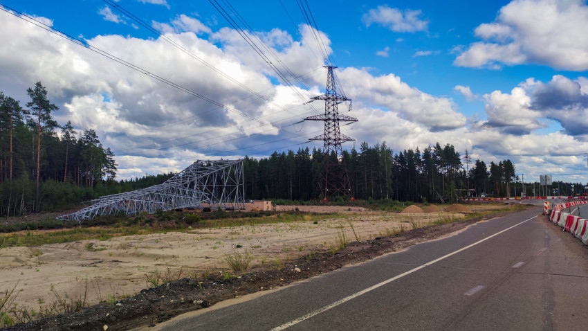 Опора ЛЭП и площадка для её установки