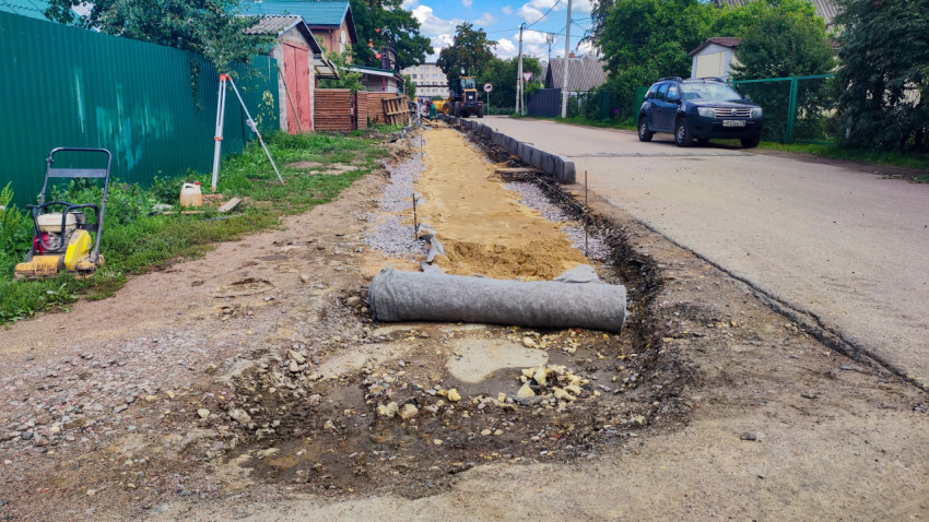 Ремонт пешеходной дорожки в жилом квартале