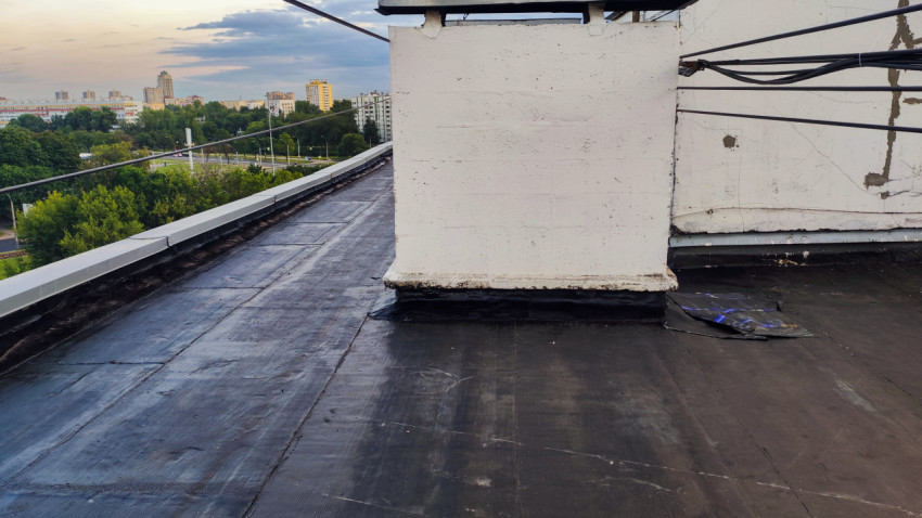 Вентиляционная шахта на крыше жилого дома