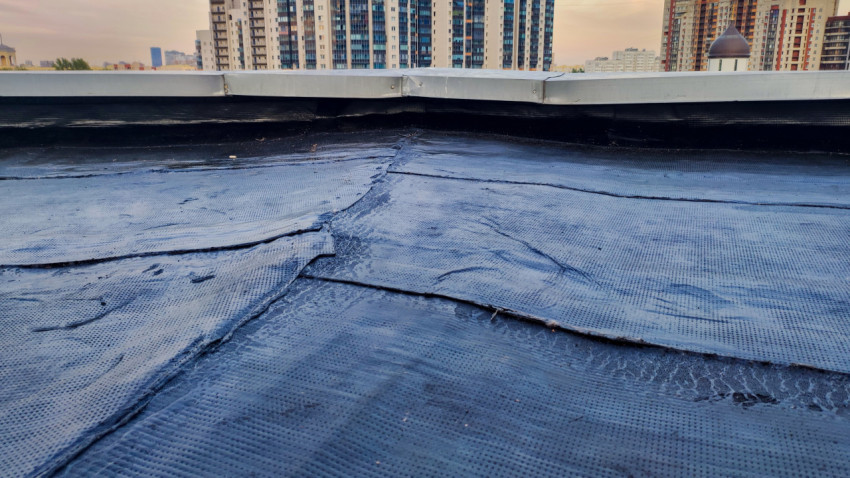 Стыки рулонной гидроизоляции на крыше дома