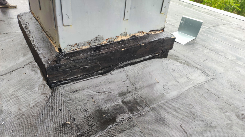 Гидроизоляция основания вентиляционной шахты на крыше