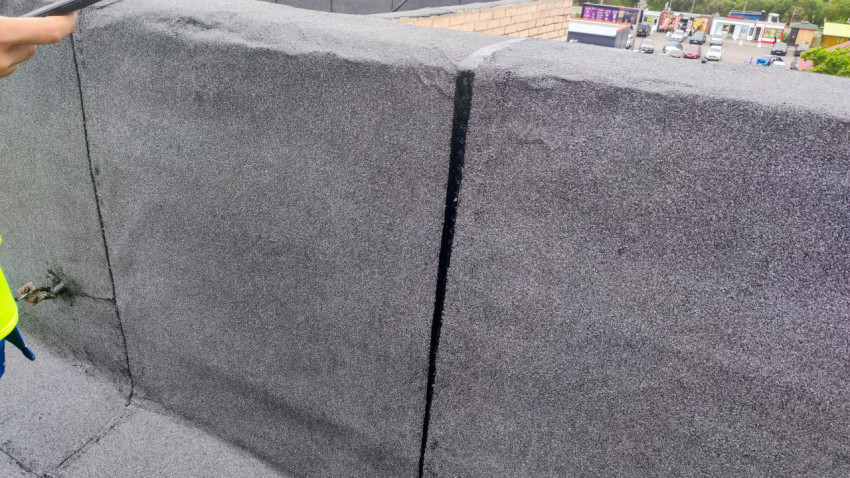 Герметизация шва на парапете крыши