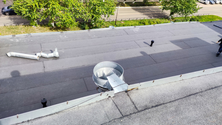 Монтаж водоотводной системы на плоской крыше