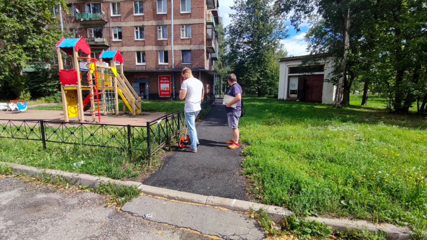Замеры асфальтового покрытия у детской площадки