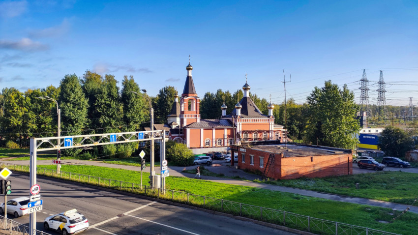 Храм иконы Божией Матери «Знамение» Курско-Коренной в Красногвардейском районе Санкт-Петербурга
